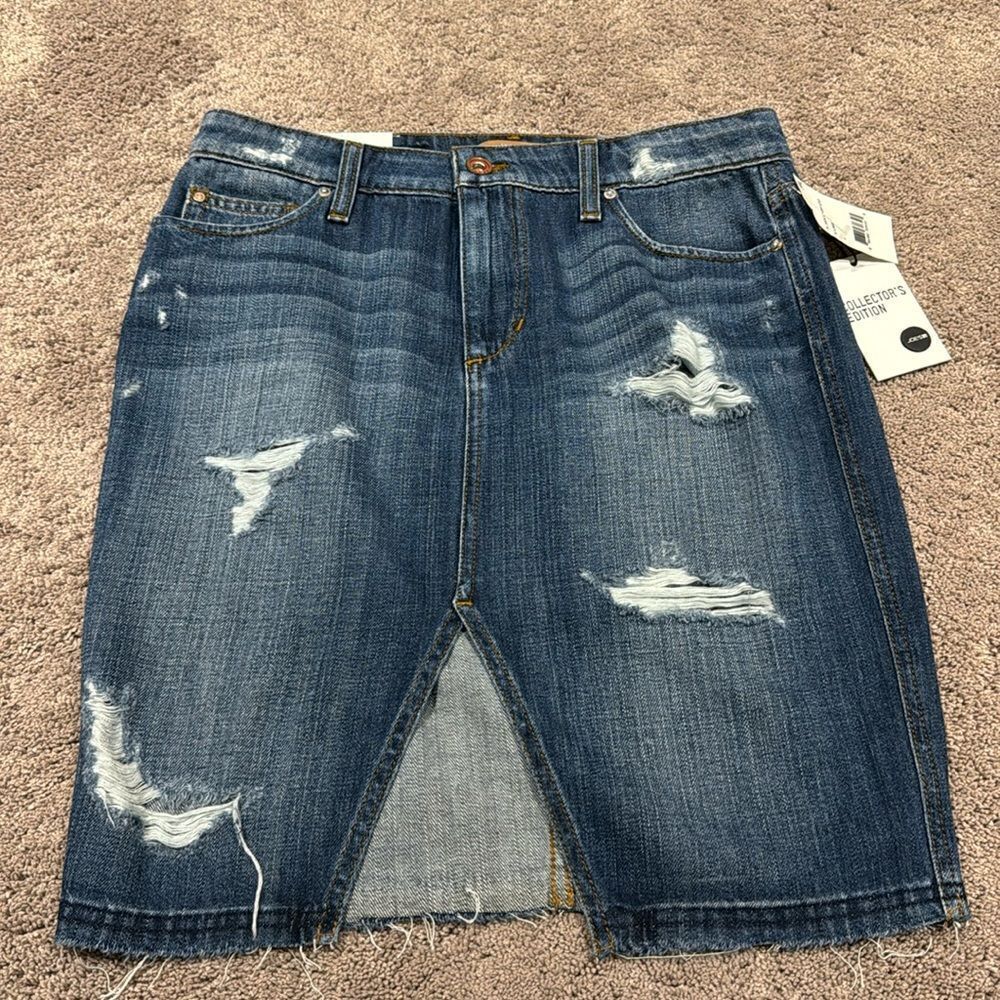 Joe’s denim skirt! Size 27. Super soft. Distressed slit front ! Super cute
